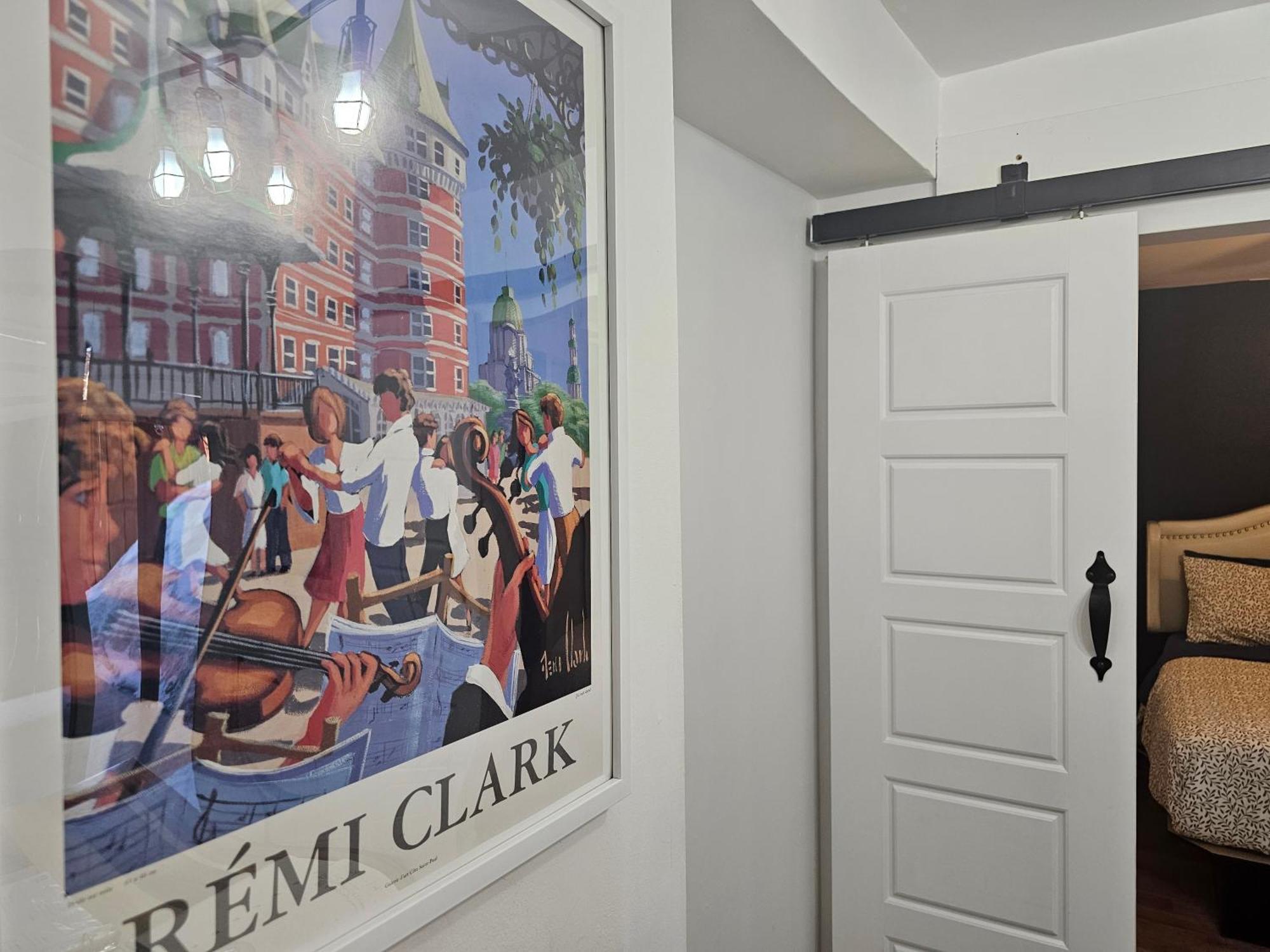 Apartment Espace Couronne By Hebergements Dcl Quebec City